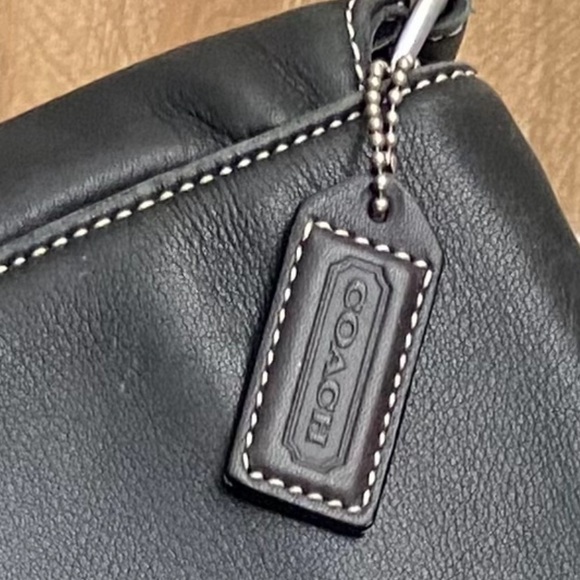 COACH Vintage Ladies Messenger Bag, Real Leather, Genuine Serial Number - Picture 6 of 8